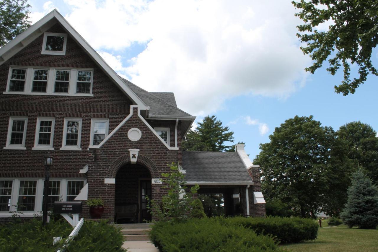 Iowa House Historic Inn Еймс Екстериор снимка